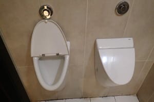 蓋付き小便器